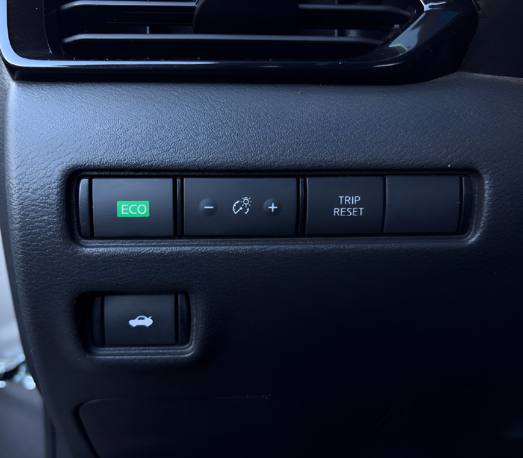 Used 2024 Nissan Sentra SV FWD image 19