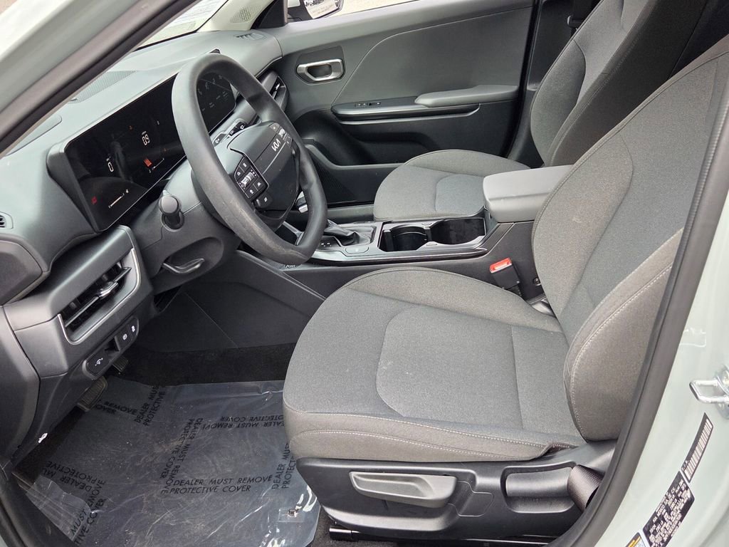 Used 2025 Kia K4 LXS image 5