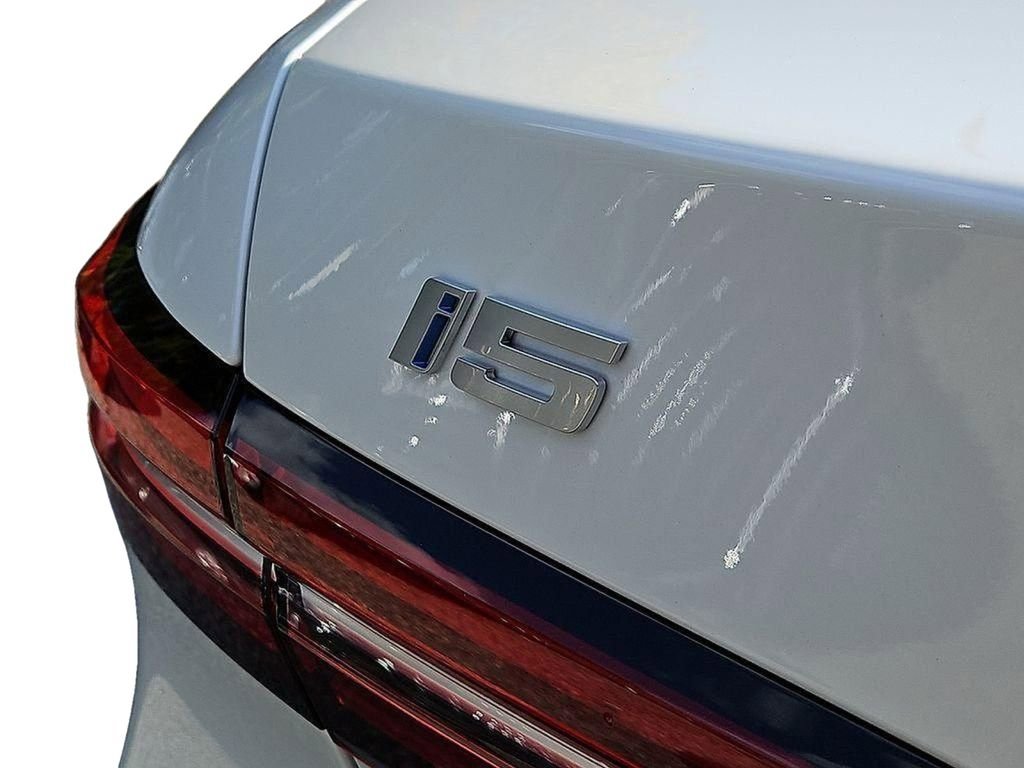 Used 2024 BMW i5 eDrive40i w/ Premium Package image 28