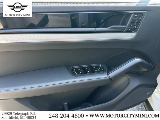 Used 2024 Porsche Cayenne AWD/4WD image 19