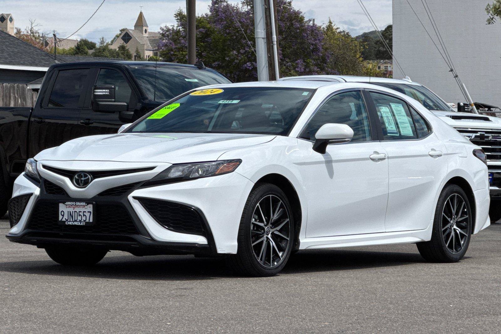 Used 2024 Toyota Camry SE w/ Convenience Package FWD image 11