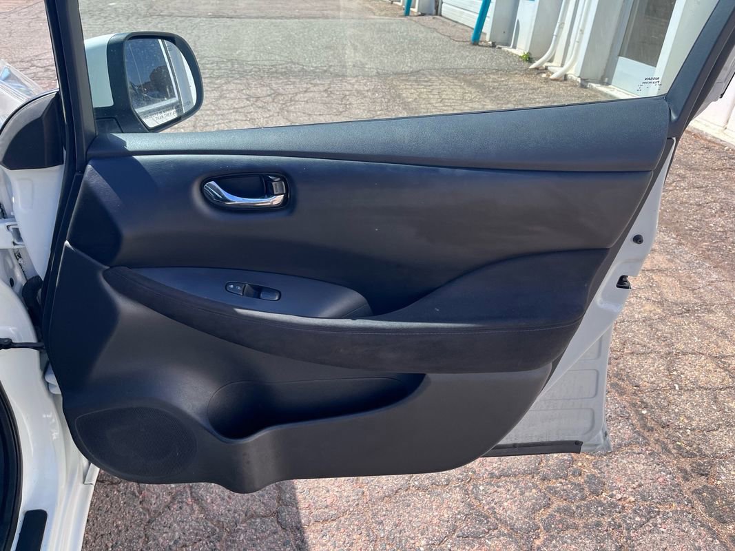 Used 2013 Nissan Leaf S w/ Charger Pkg image 27