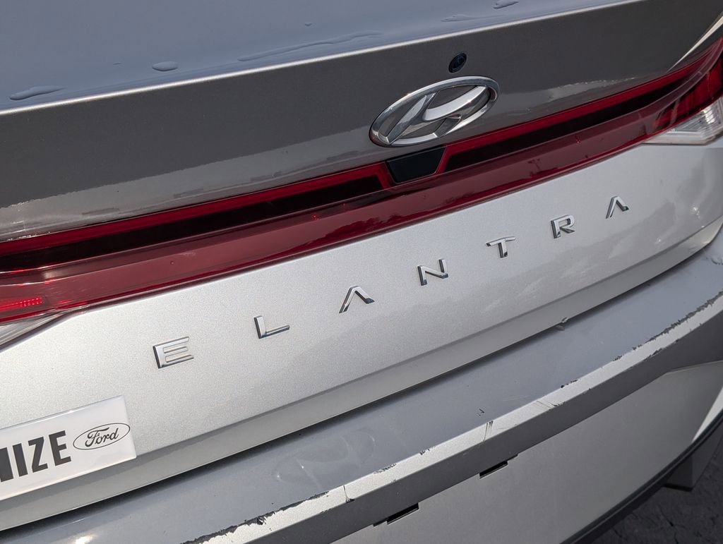 Used 2023 Hyundai Elantra SE image 22