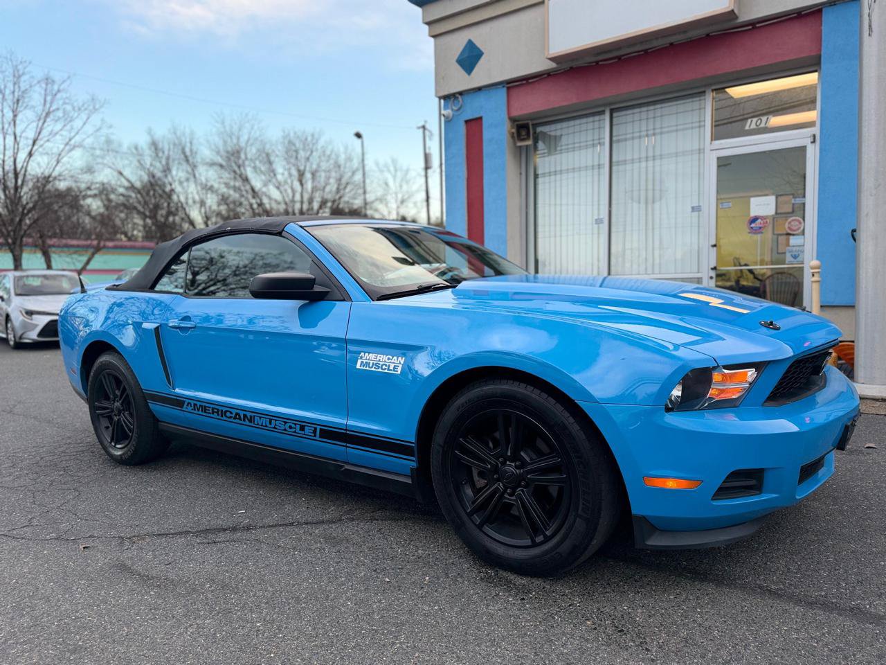 Used 2012 Ford Mustang V6 Convertible RWD image 9