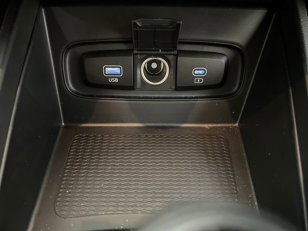 Used 2025 Hyundai Venue SE image 44