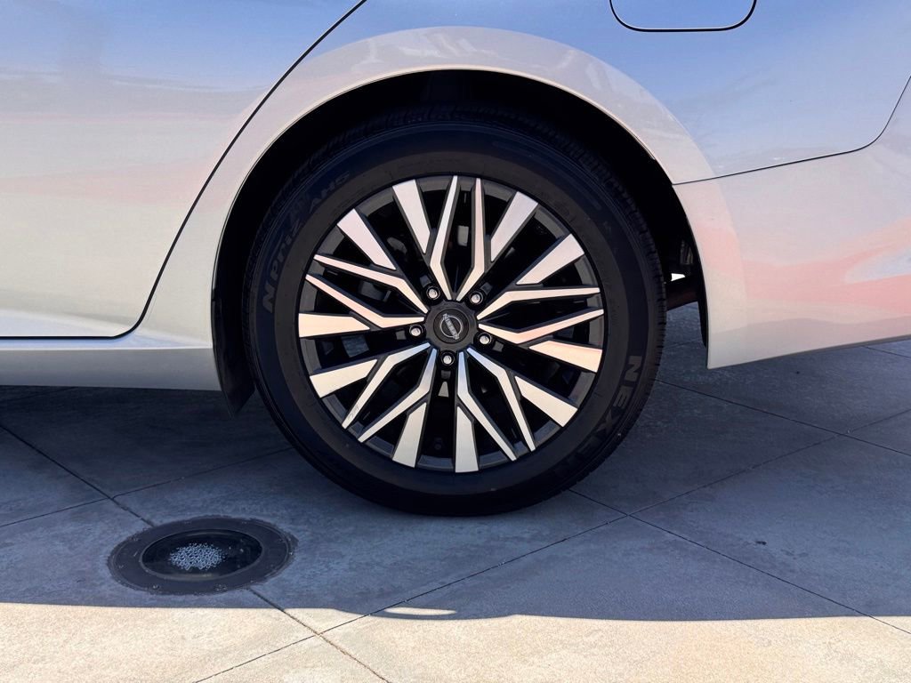 Certified 2024 Nissan Altima 2.5 SV FWD image 10