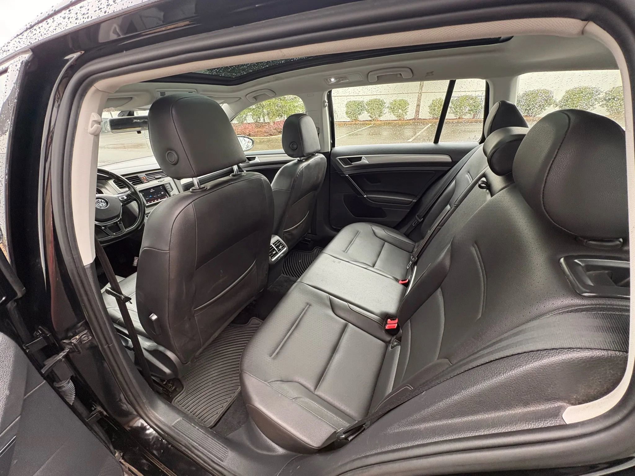 Used 2015 Volkswagen Golf TDI SE image 21