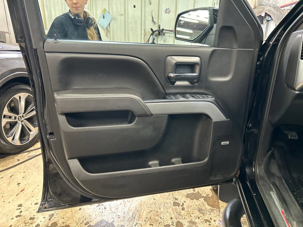 Used 2017 Chevrolet Silverado 1500 LT w/ Midnight Edition AWD/4WD image 15