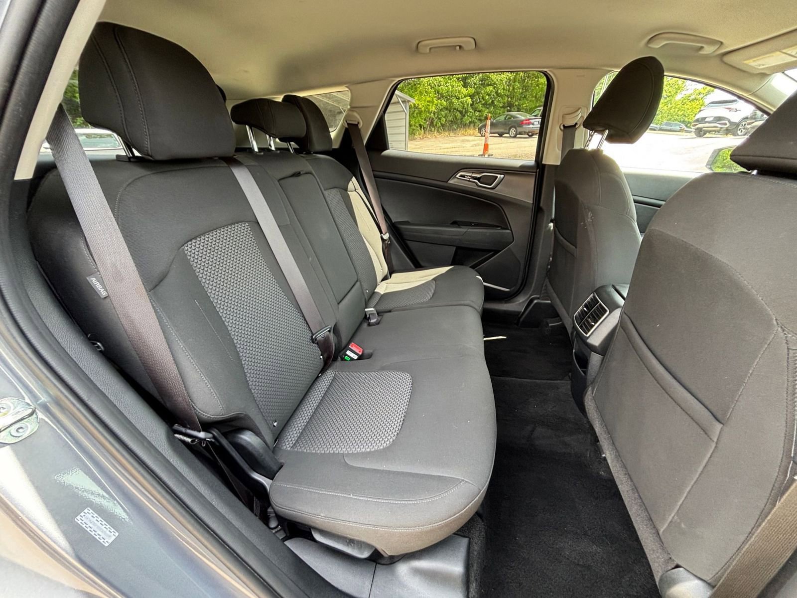 Used 2025 Kia Sportage LX FWD image 35
