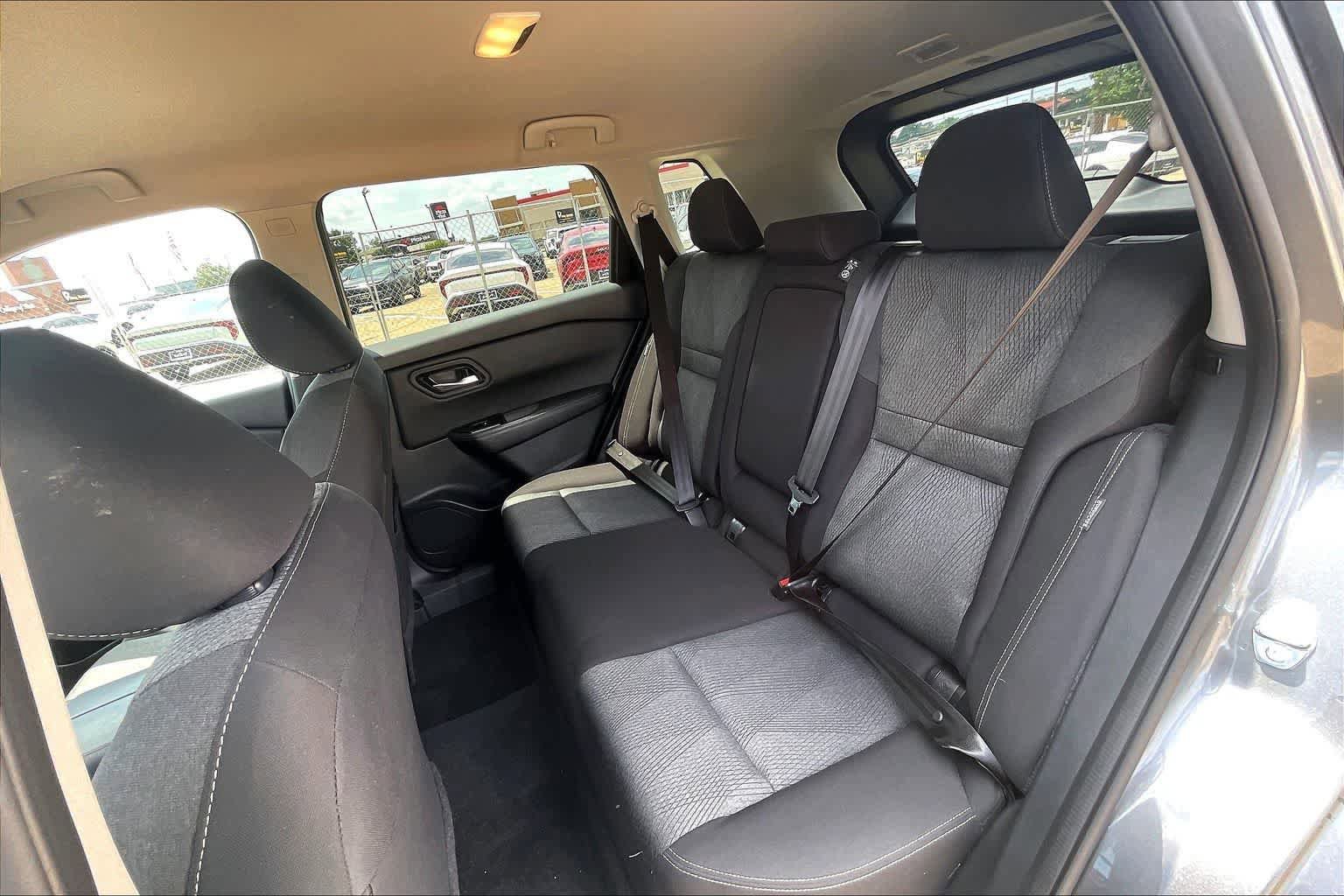 Used 2025 Nissan Rogue SV FWD image 27