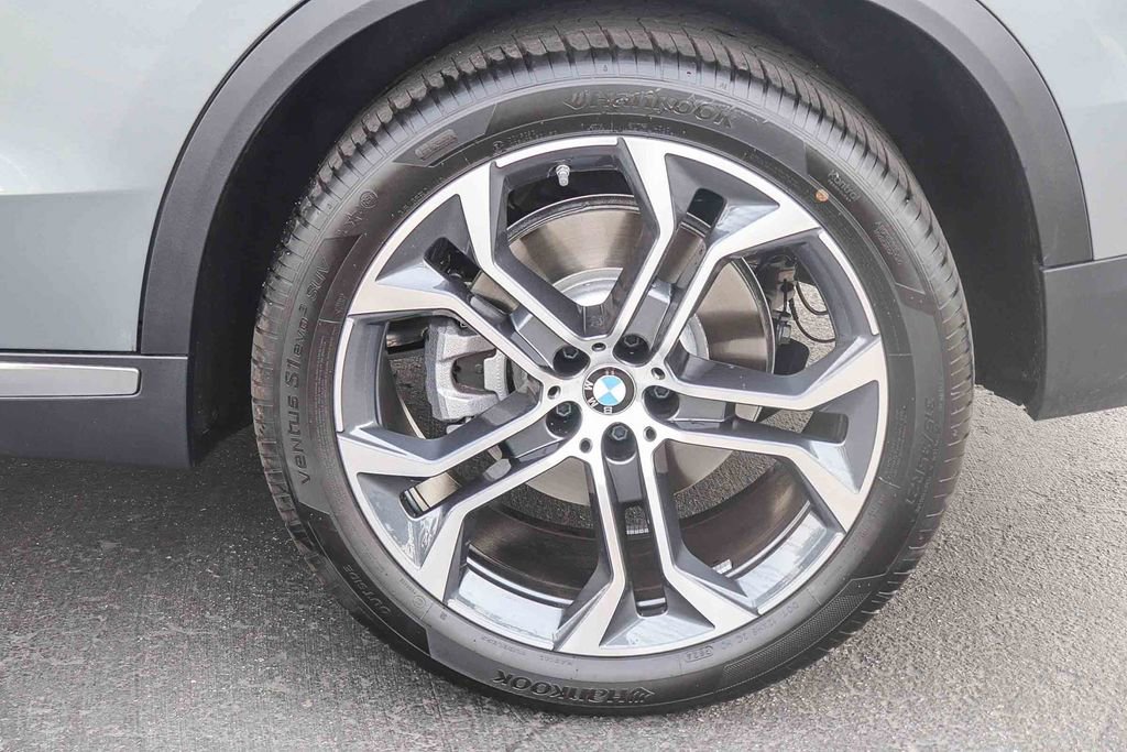 Used 2025 BMW X5 sDrive40i w/ Premium Package image 12