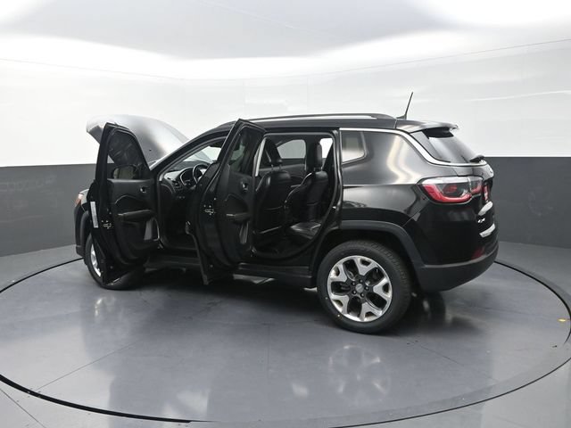 Used 2018 Jeep Compass Limited w/ Navigation Group AWD/4WD image 42