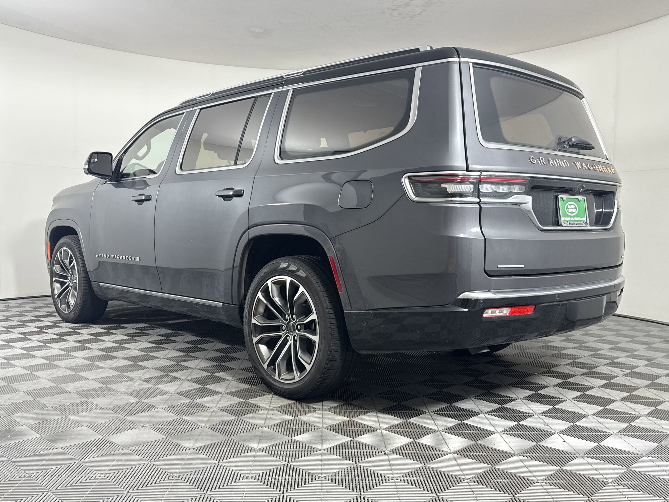 Used 2023 Jeep Grand Wagoneer Series III image 3