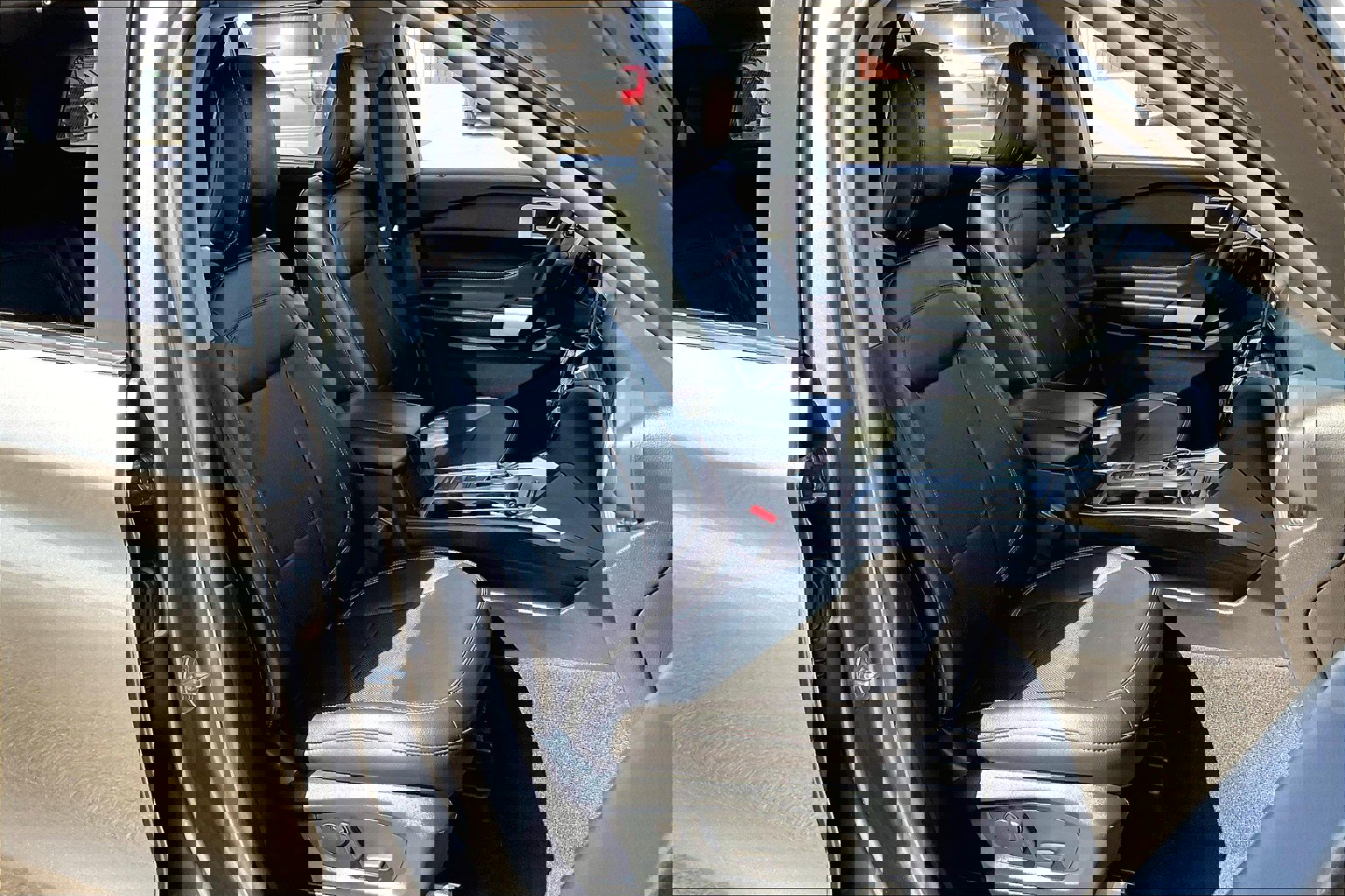 Used 2021 Ford Explorer Limited w/ Hybrid Equipment Group 310A image 7