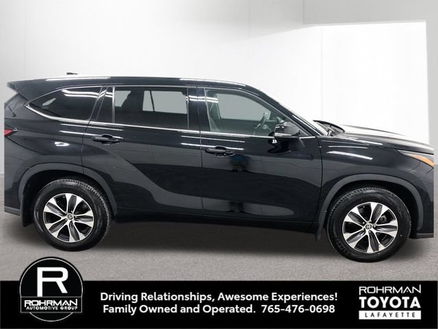 Used 2022 Toyota Highlander XLE AWD/4WD image 8