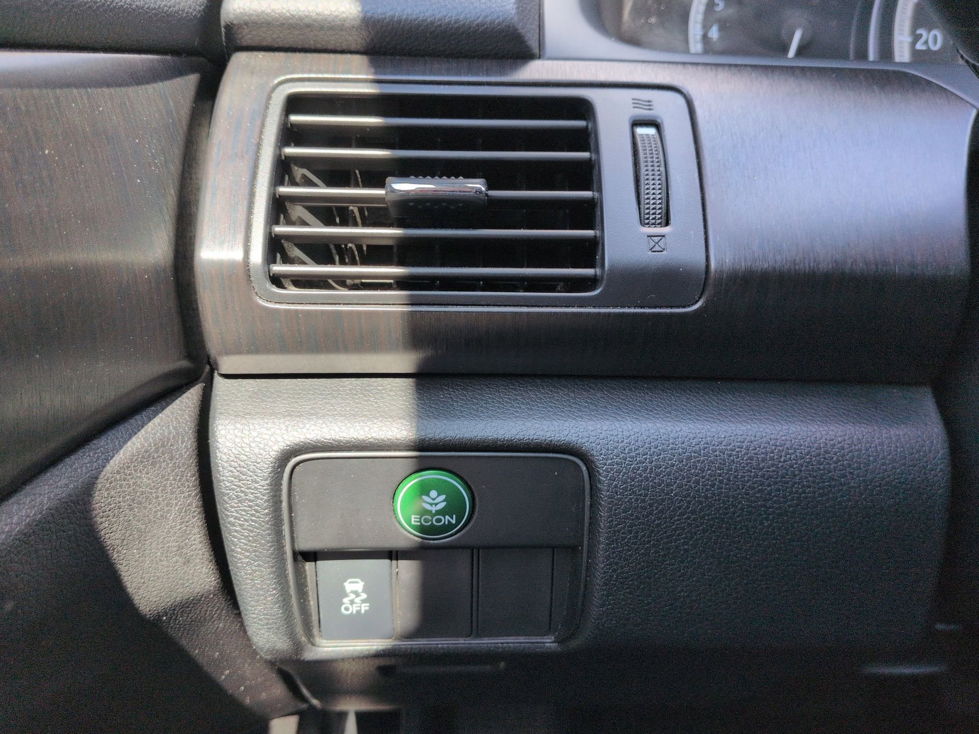 Used 2015 Honda Accord EX image 17