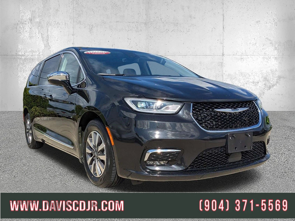 Certified 2023 Chrysler Pacifica Limited