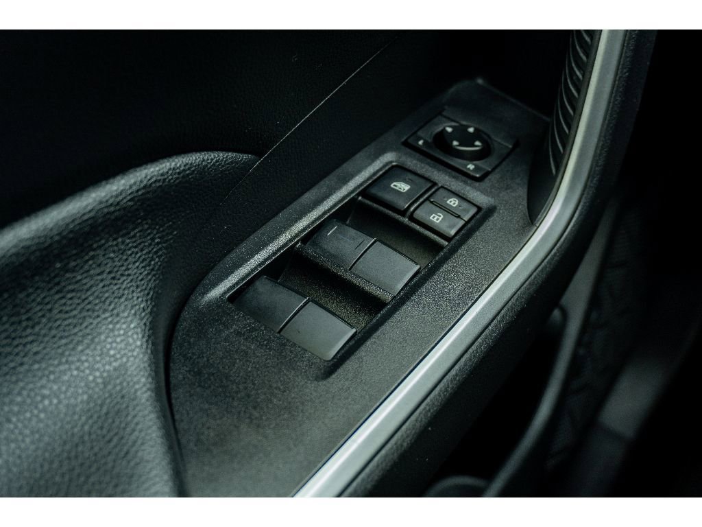 Used 2020 Toyota RAV4 LE FWD image 27