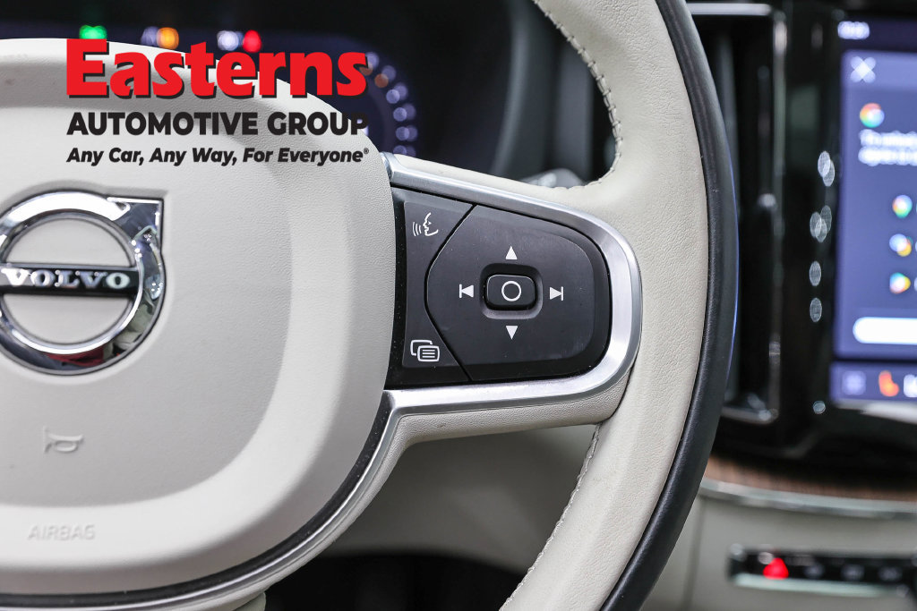 Used 2022 Volvo XC60 B5 Momentum AWD/4WD image 17