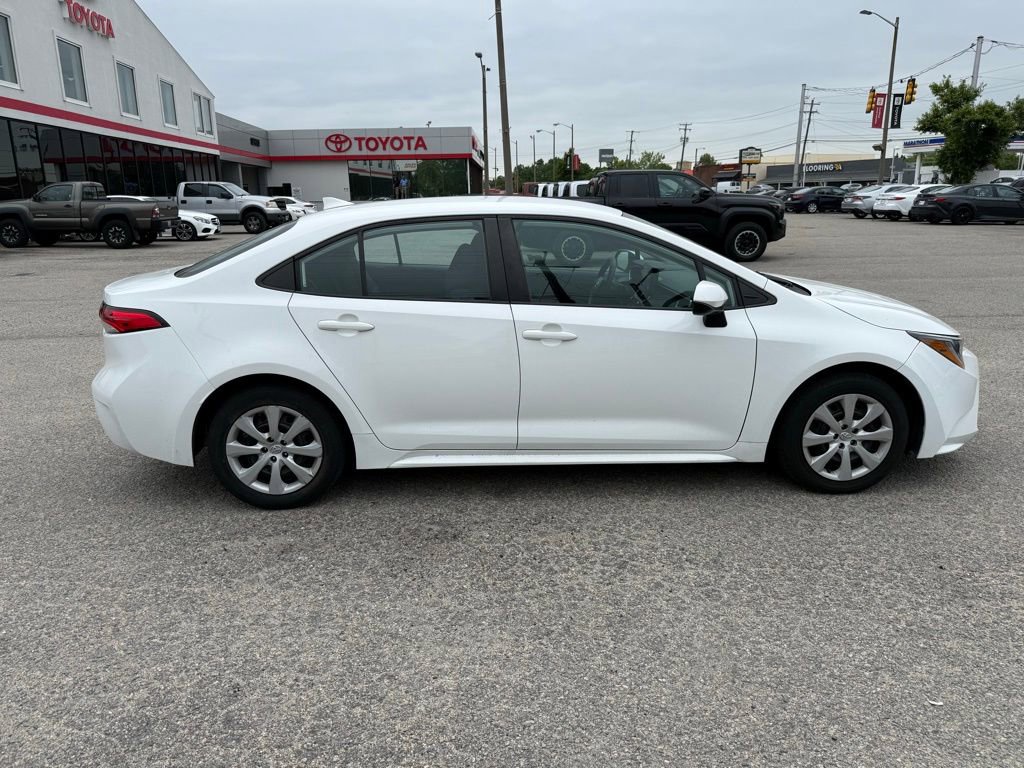 Certified 2022 Toyota Corolla LE FWD image 3
