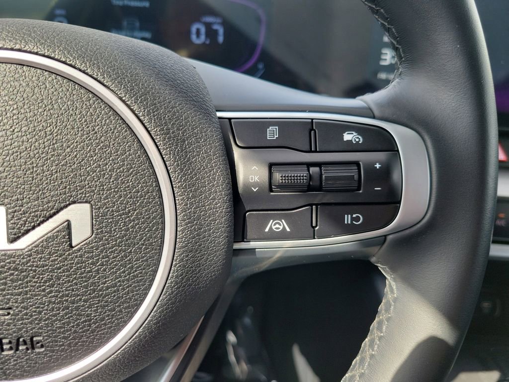 Used 2025 Kia Sportage EX FWD image 15