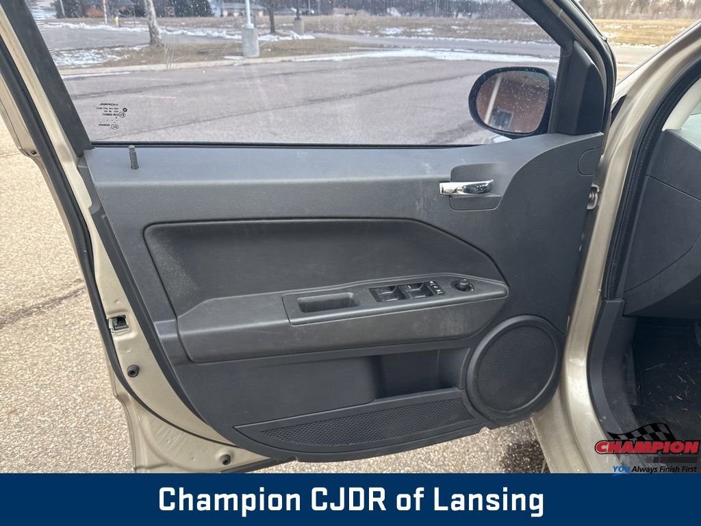 Used 2009 Dodge Caliber SXT image 15