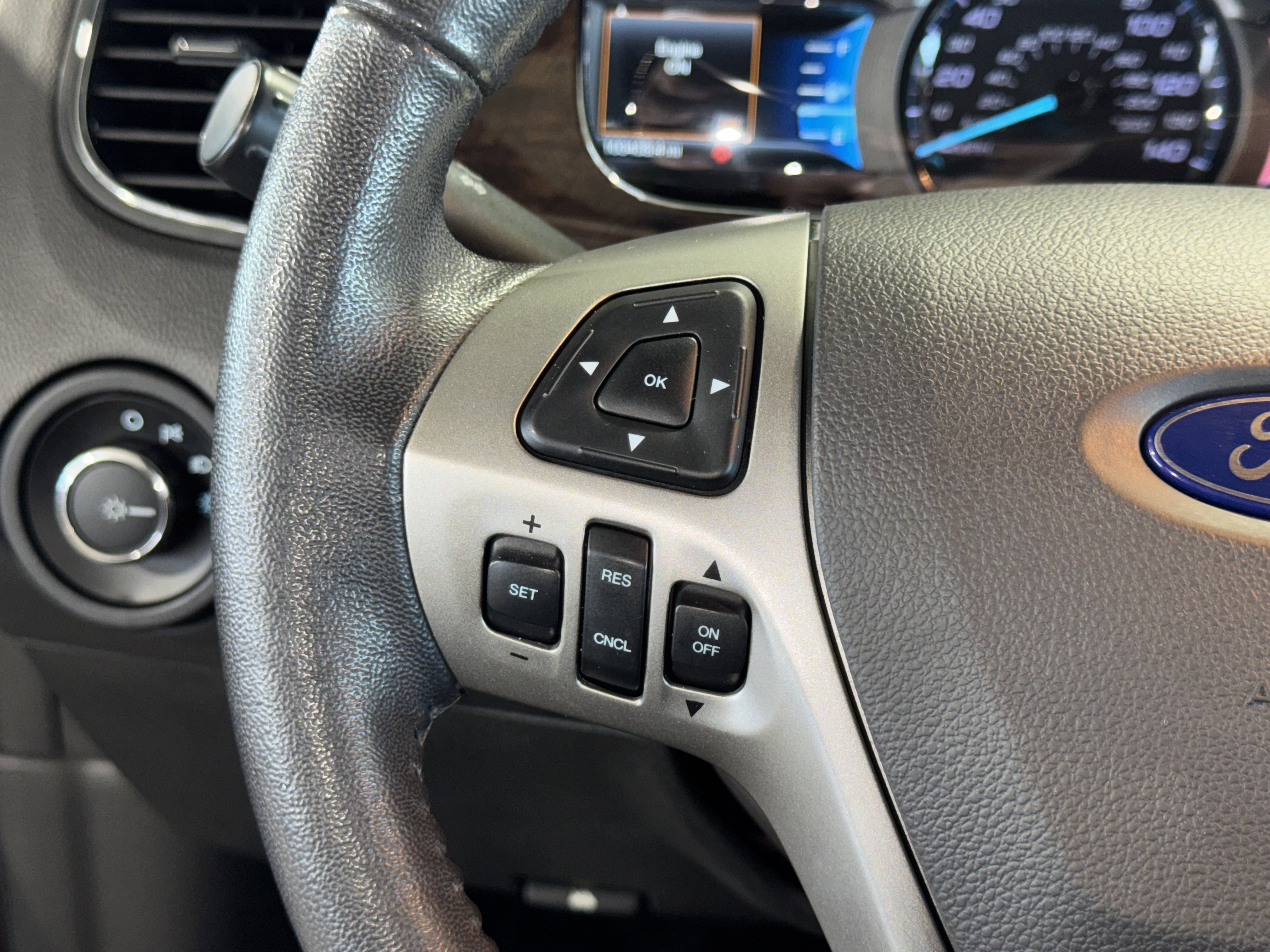 Used 2018 Ford Taurus Limited image 21