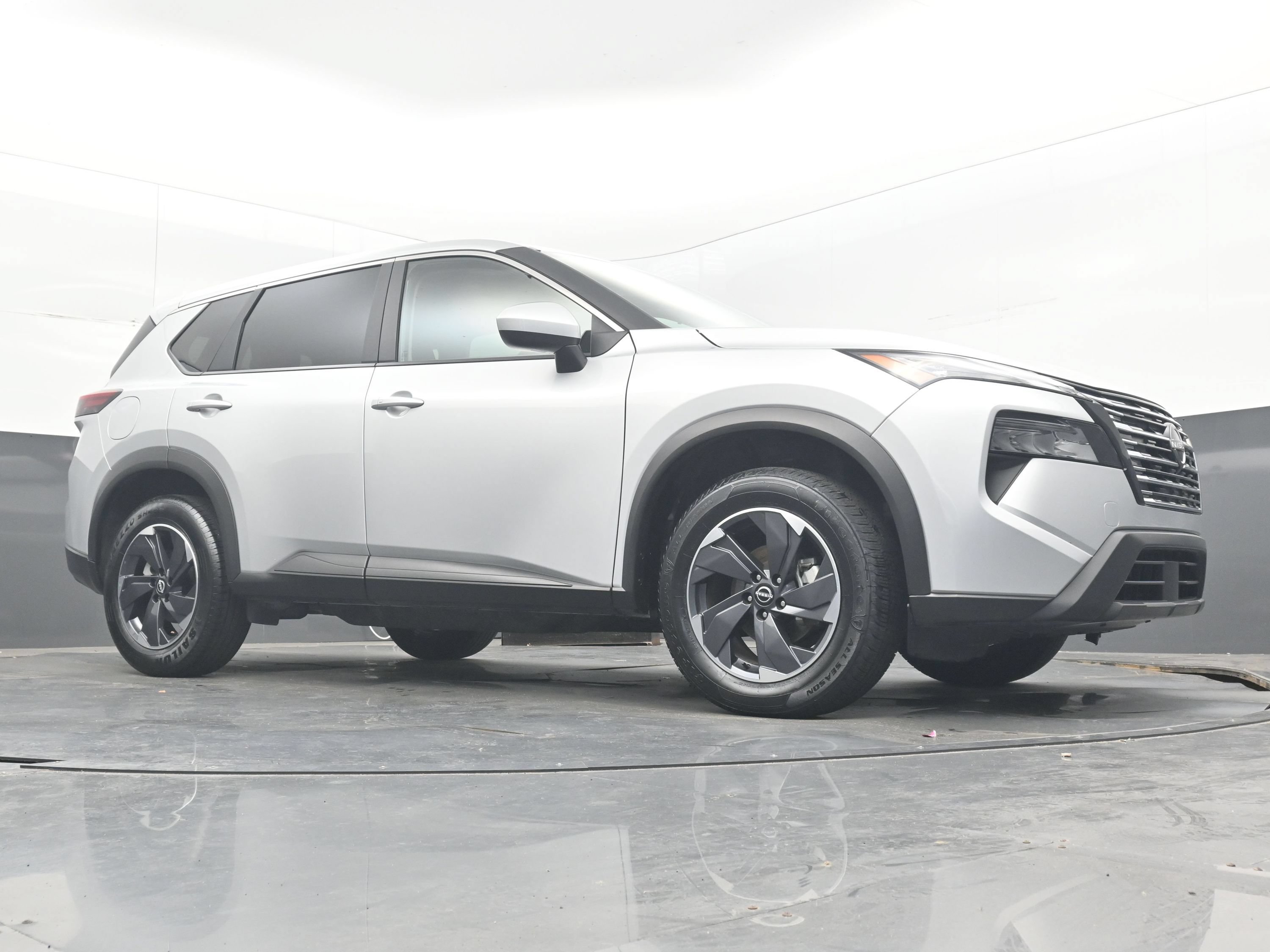 Used 2025 Nissan Rogue SV FWD image 27