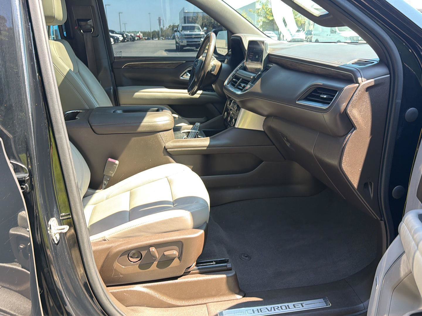 Used 2021 Chevrolet Tahoe Z71 w/ Z71 Signature Package AWD/4WD image 14