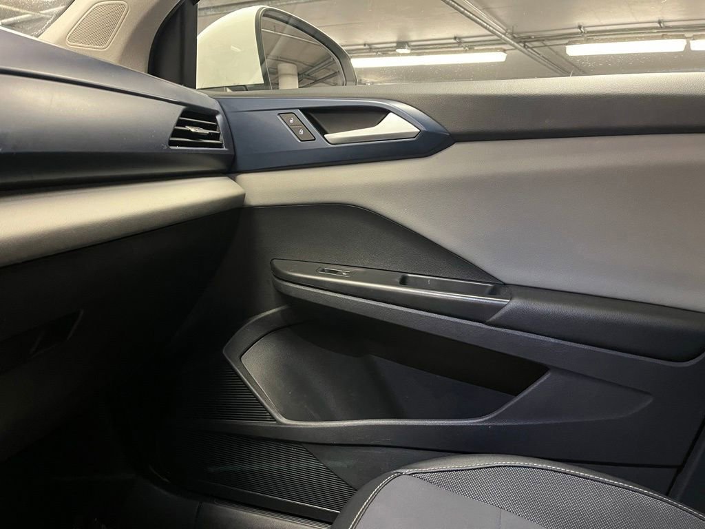 Certified 2023 Volkswagen Taos SE w/ Panoramic Sunroof Package image 30