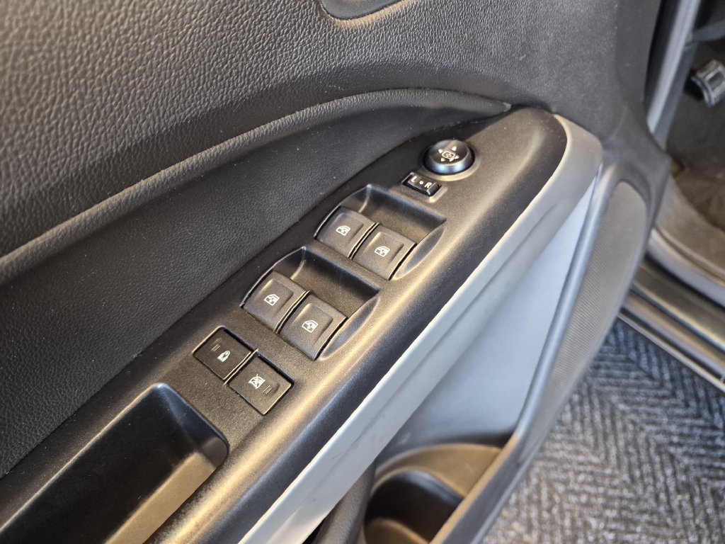 Used 2018 Chevrolet Colorado LT AWD/4WD image 15