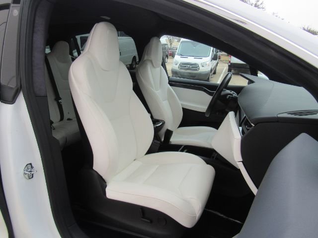 Used 2018 Tesla Model X 100D image 31