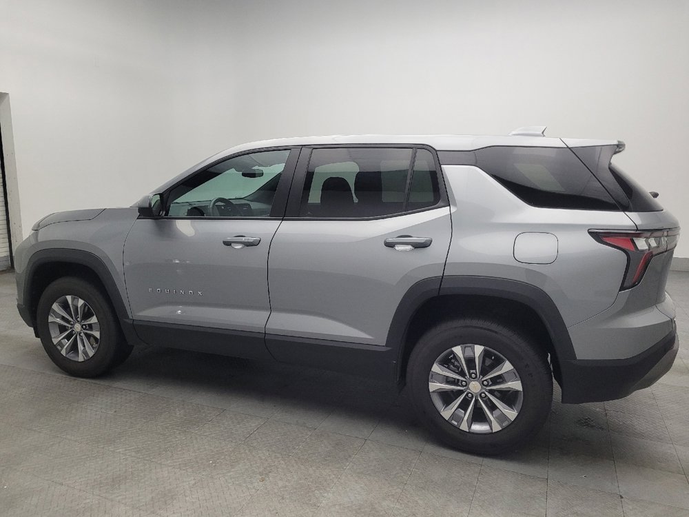 Used 2025 Chevrolet Equinox LT image 3