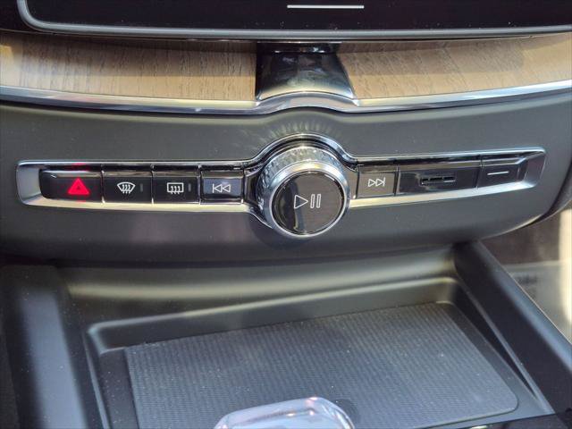 New 2026 Volvo XC60 B5 Plus w/ Climate Package PRO AWD/4WD image 9