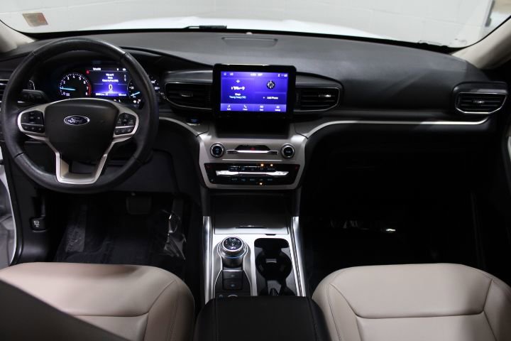 Used 2022 Ford Explorer XLT w/ Equipment Group 202A image 27