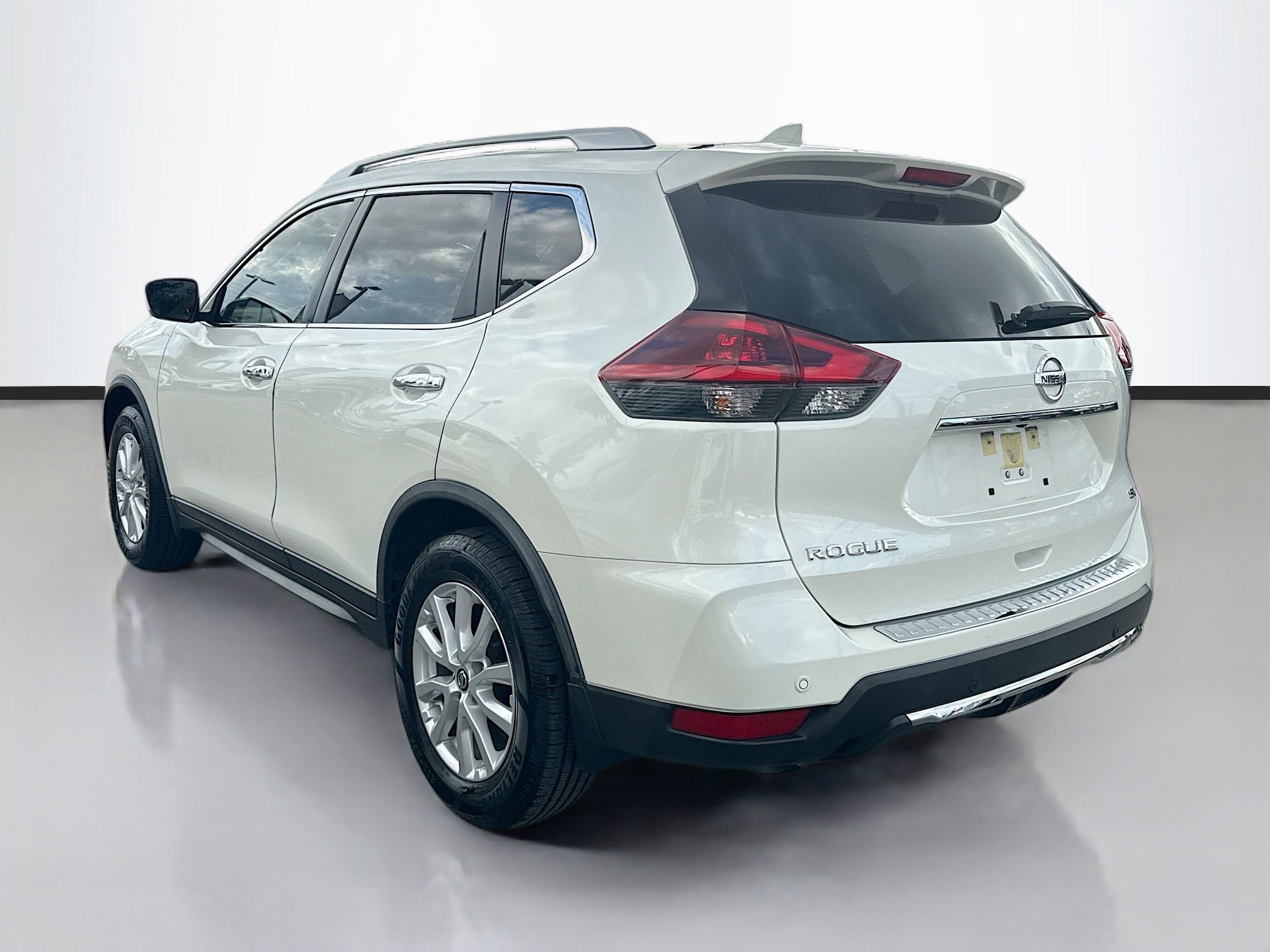 Used 2020 Nissan Rogue SV image 6