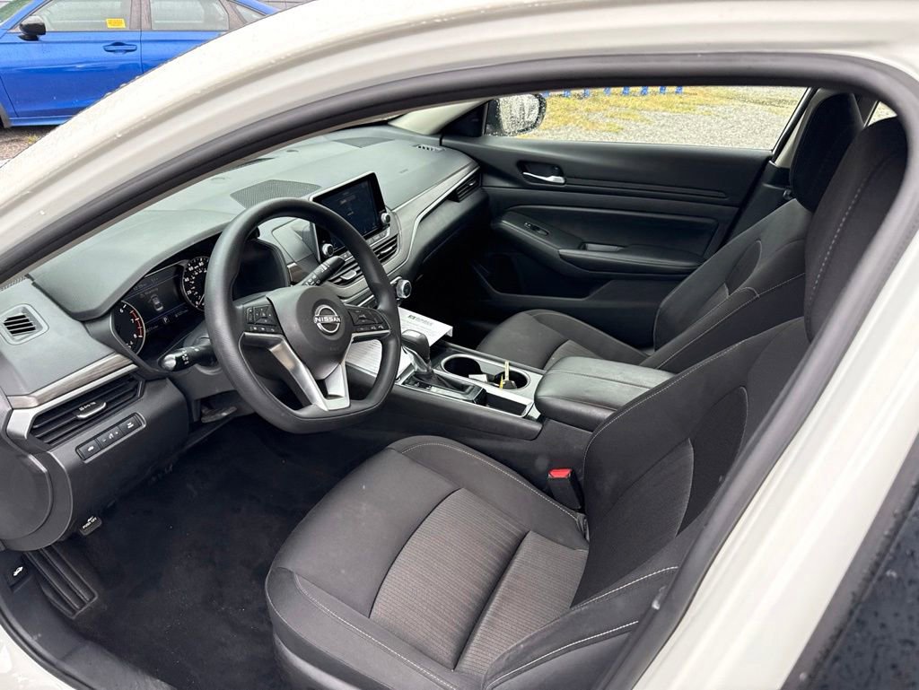 Used 2024 Nissan Altima 2.5 SV FWD image 12