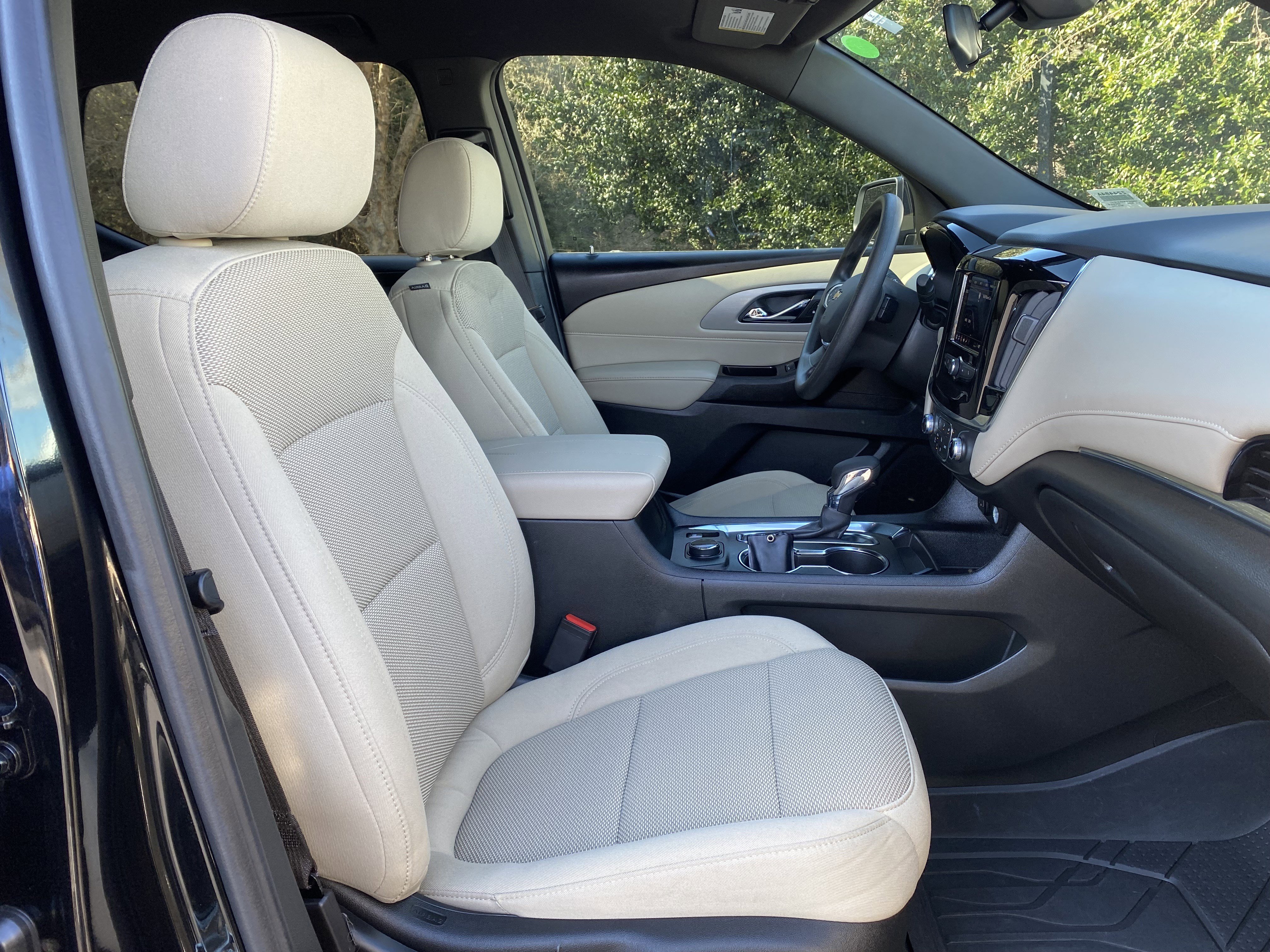 Used 2023 Chevrolet Traverse LS image 34