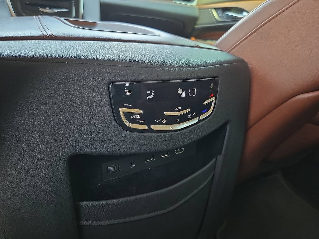 Used 2020 Cadillac Escalade Premium Luxury AWD/4WD image 11