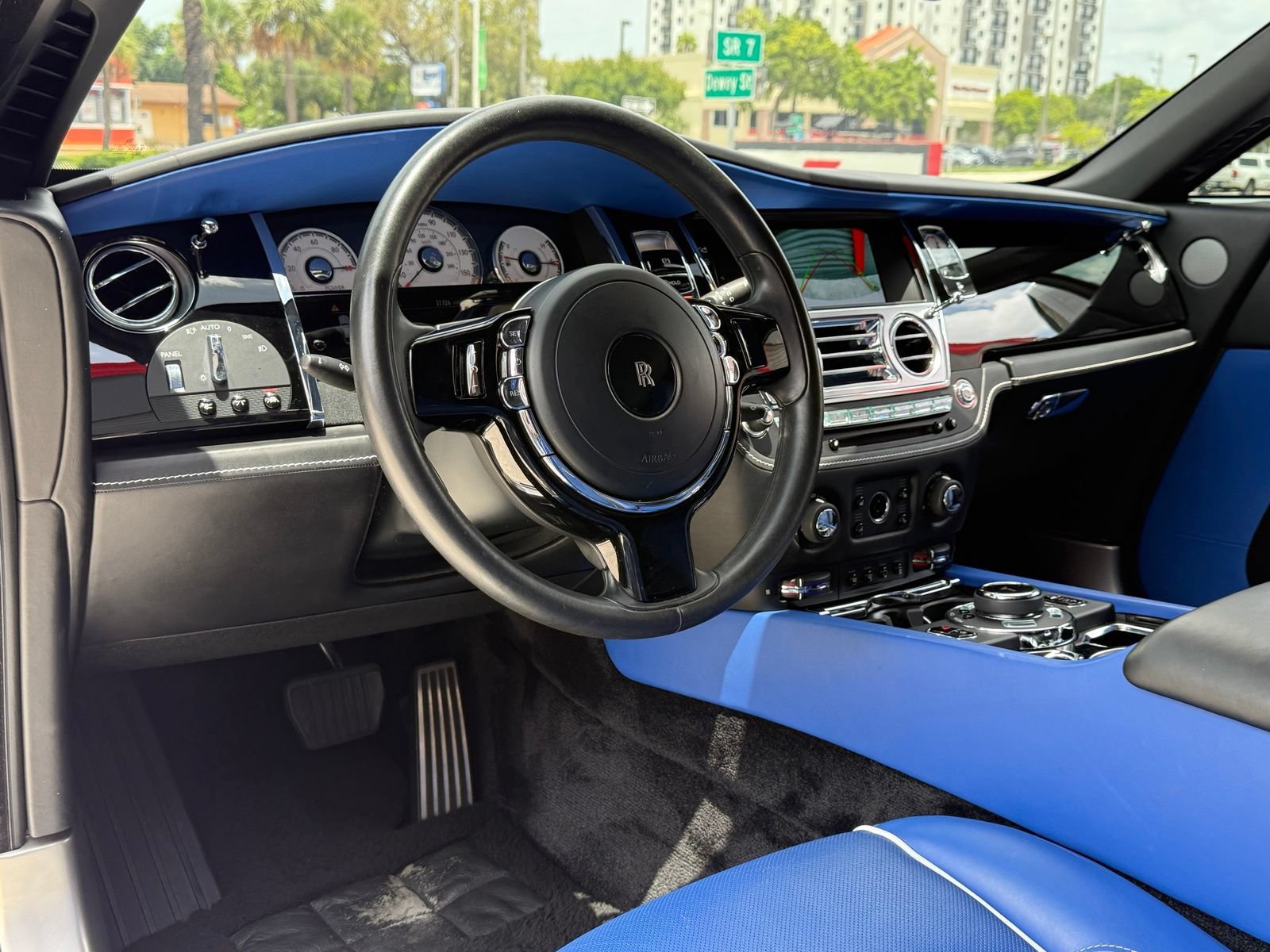 Used 2019 Rolls-Royce Wraith RWD image 18