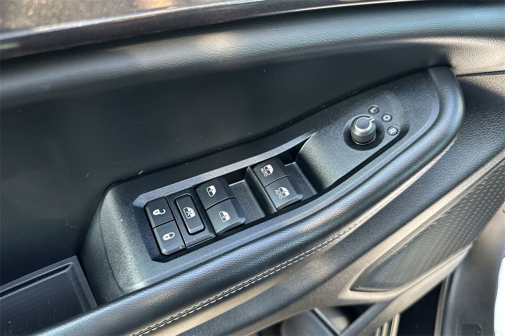 Used 2023 Jeep Grand Cherokee Laredo image 13