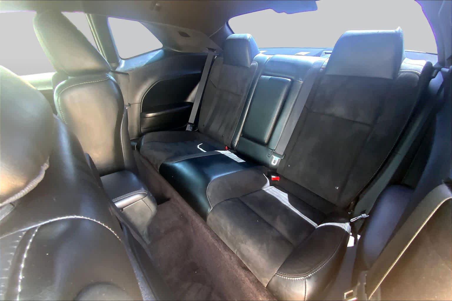 Used 2018 Dodge Challenger R/T Scat Pack w/ Leather Interior Group RWD image 21