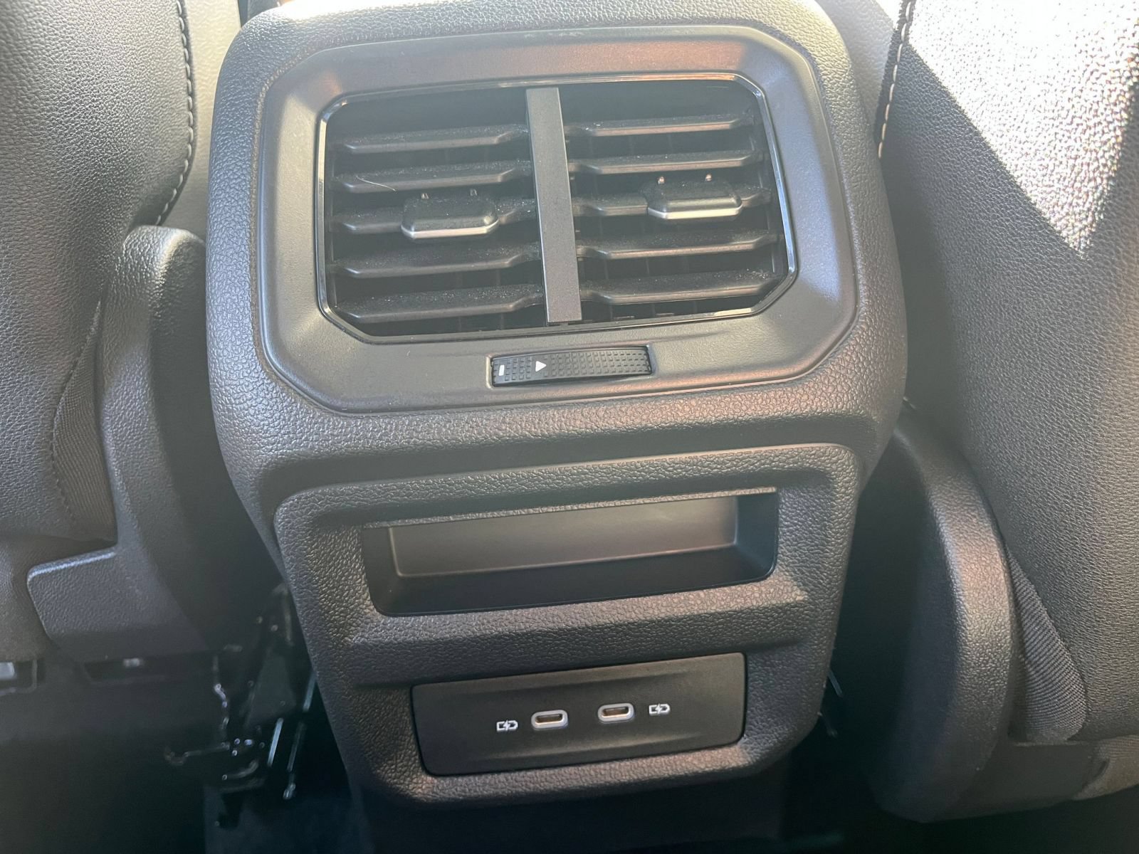 Used 2026 Volkswagen Taos SE AWD/4WD image 19