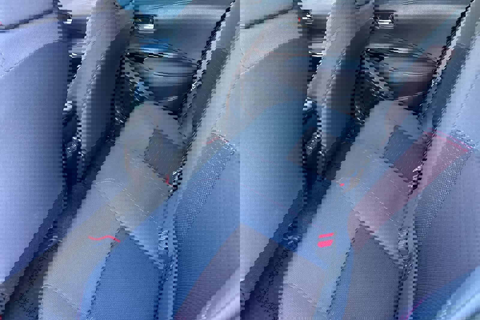 Used 2023 Toyota Corolla SE image 4