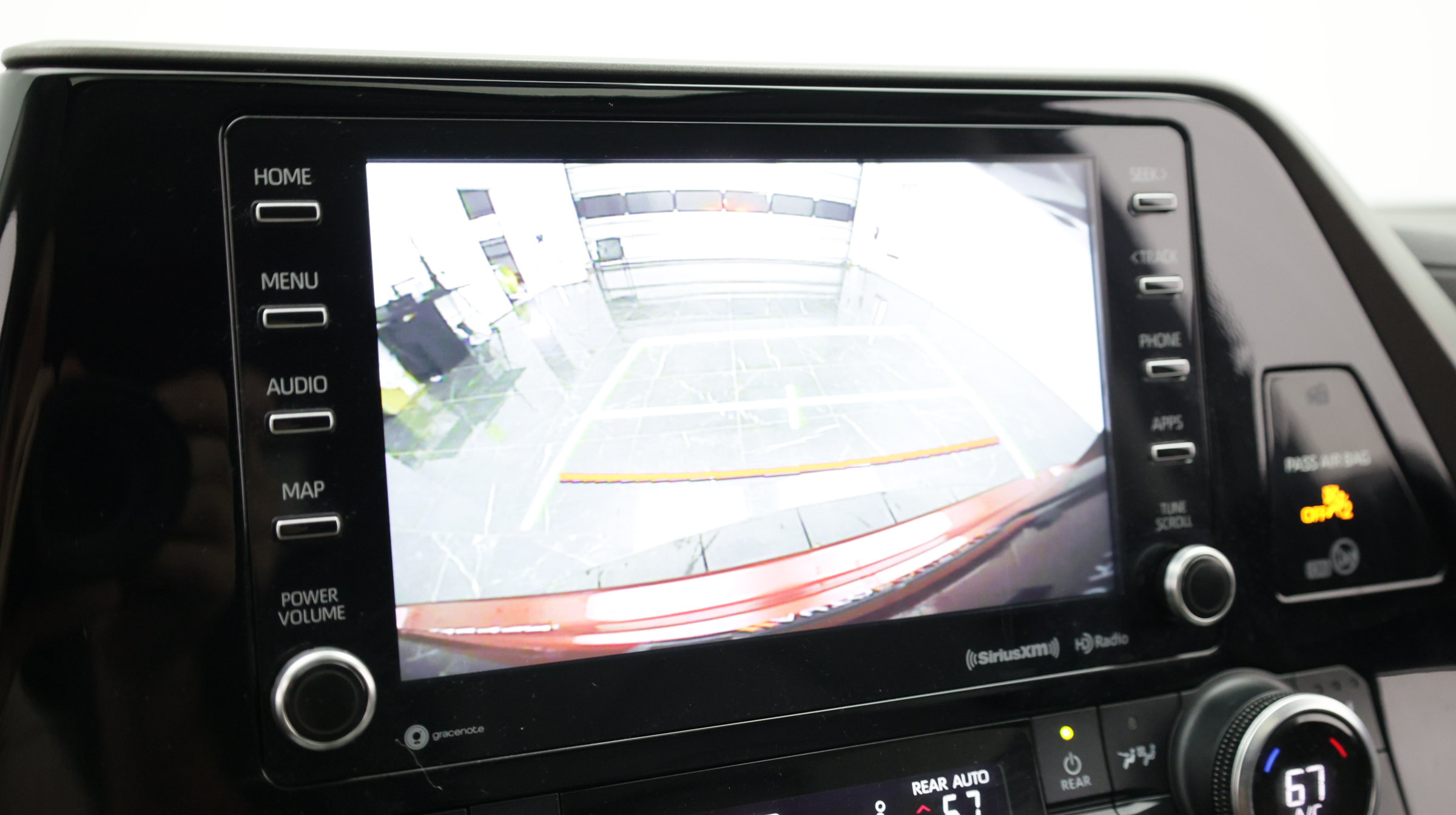 Used 2022 Toyota Highlander XLE FWD image 32