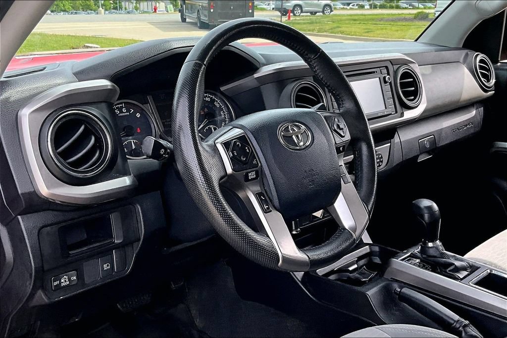 Used 2019 Toyota Tacoma SR5 AWD/4WD image 16