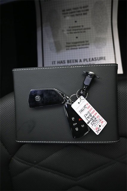 Used 2025 Volkswagen Atlas Cross Sport SE image 11