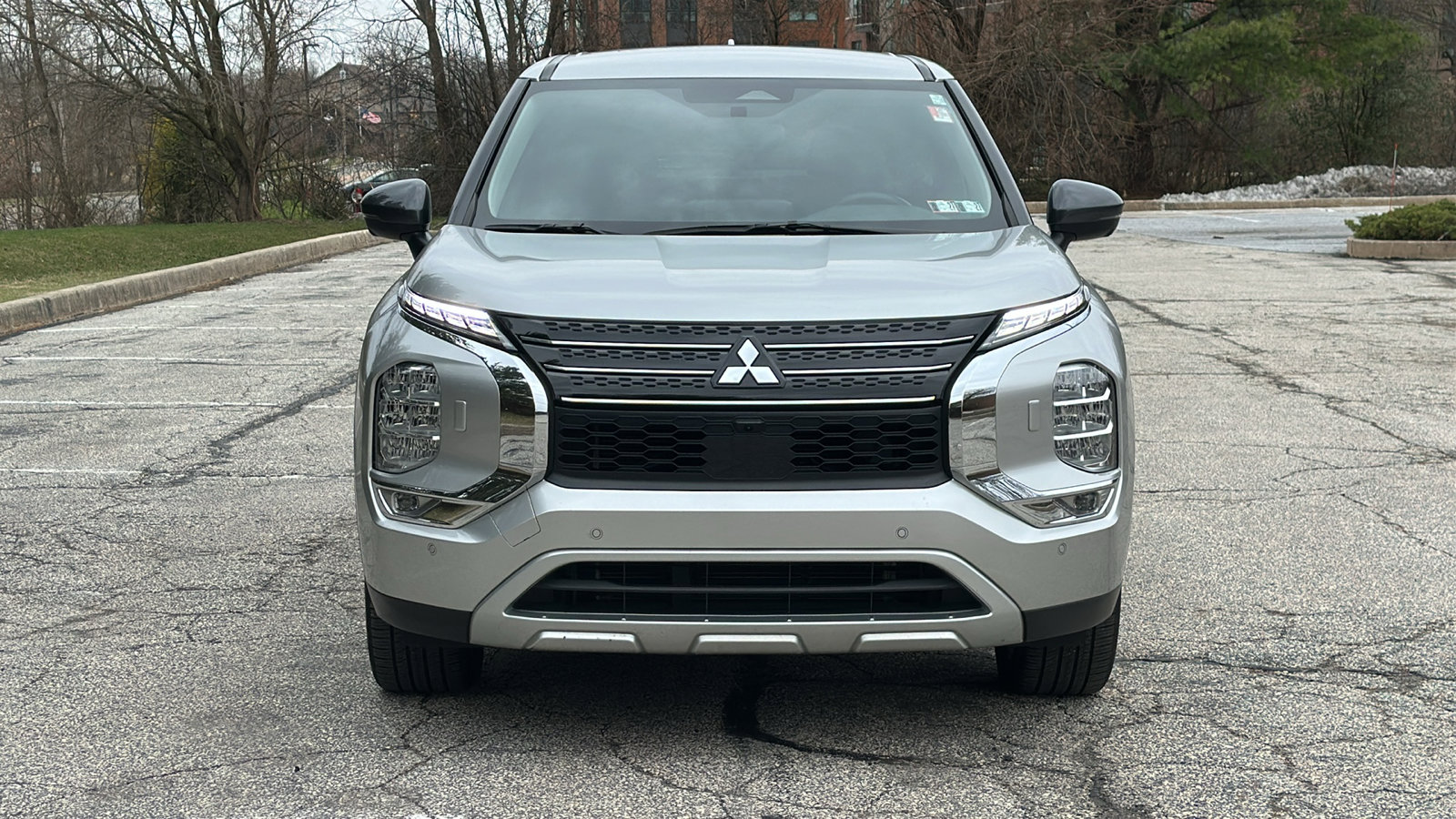 Used 2022 Mitsubishi Outlander SE image 3