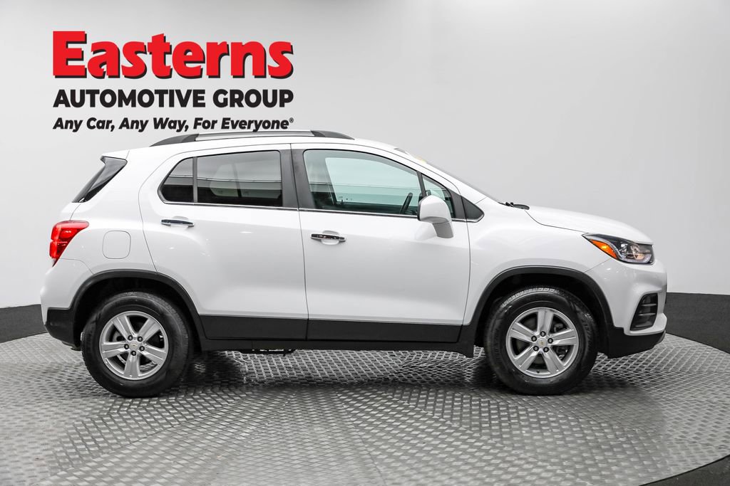 Used 2020 Chevrolet Trax LT w/ LT Convenience Package image 4