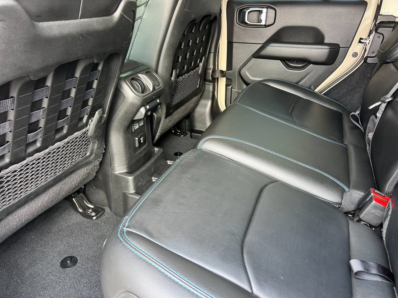 Used 2022 Jeep Wrangler Unlimited Rubicon 4xe w/ Safety Group AWD/4WD image 12